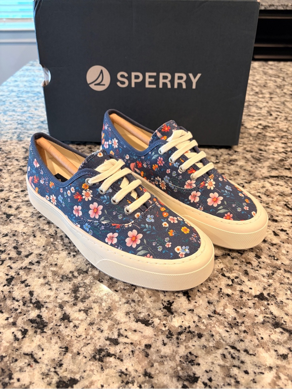 Brand New Sperry Women’s 6 Navy Floral Canvas Lace-Up Sneakers